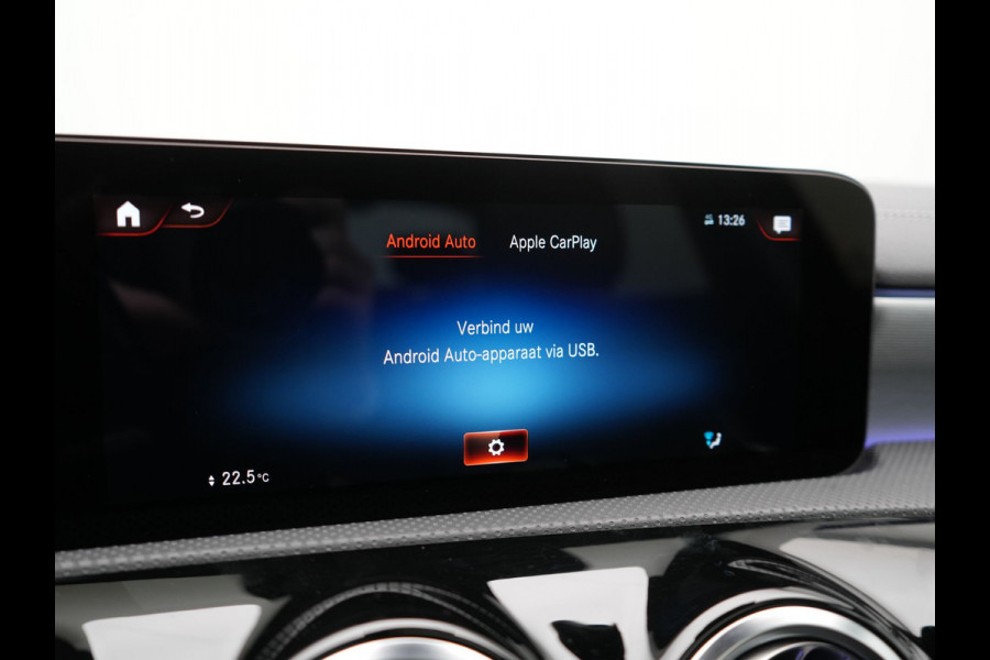 Mercedes-Benz A-Klasse 250 e AMG Line PHEV 218pk | Panodak | Camera | Multibeam LED | Alcantara Sportstoelen Verwarmd | Apple Carplay | Sfeerverlichting | Blis | Cruise Control | Navigatie | Virtual | DAB | Plug In Hybrid |