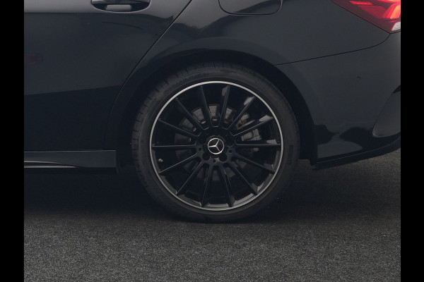 Mercedes-Benz A-Klasse 250 e AMG Line PHEV 218pk | Panodak | Camera | Multibeam LED | Alcantara Sportstoelen Verwarmd | Apple Carplay | Sfeerverlichting | Blis | Cruise Control | Navigatie | Virtual | DAB | Plug In Hybrid |