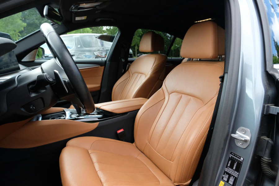 BMW 5 Serie 530e M Sport | 251 PK | Schuif-/ kanteldak | Adaptive cruise control | Bowers & Wilkins | Head Up Display | 360 graden camera | 20 inch velgen | Comfort stoelen | Stoelverwarming / Ventilatie | Keyless entry
