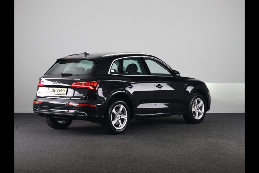 Audi Q5 45 TFSI quattro S edition 245pk S-tronic | Navigatie | Parkeercamera | Sportstoelen | 18 inch Lichtmetalen velgen | Parkeersensoren voor en achter