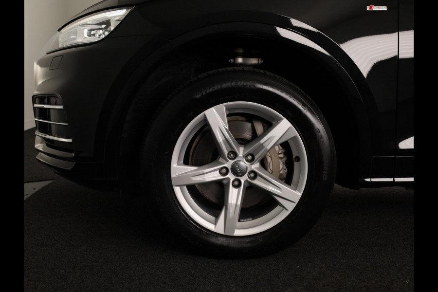 Audi Q5 45 TFSI quattro S edition 245pk S-tronic | Navigatie | Parkeercamera | Sportstoelen | 18 inch Lichtmetalen velgen | Parkeersensoren voor en achter