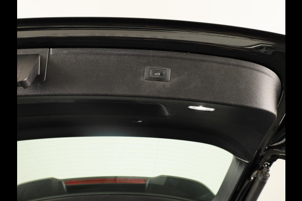 Audi Q5 45 TFSI quattro S edition 245pk S-tronic | Navigatie | Parkeercamera | Sportstoelen | 18 inch Lichtmetalen velgen | Parkeersensoren voor en achter