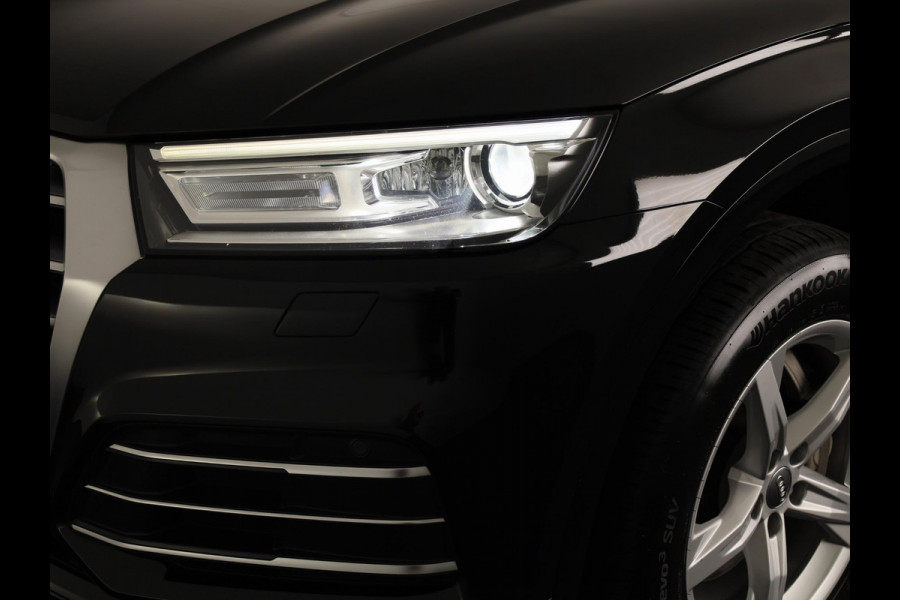 Audi Q5 45 TFSI quattro S edition 245pk S-tronic | Navigatie | Parkeercamera | Sportstoelen | 18 inch Lichtmetalen velgen | Parkeersensoren voor en achter