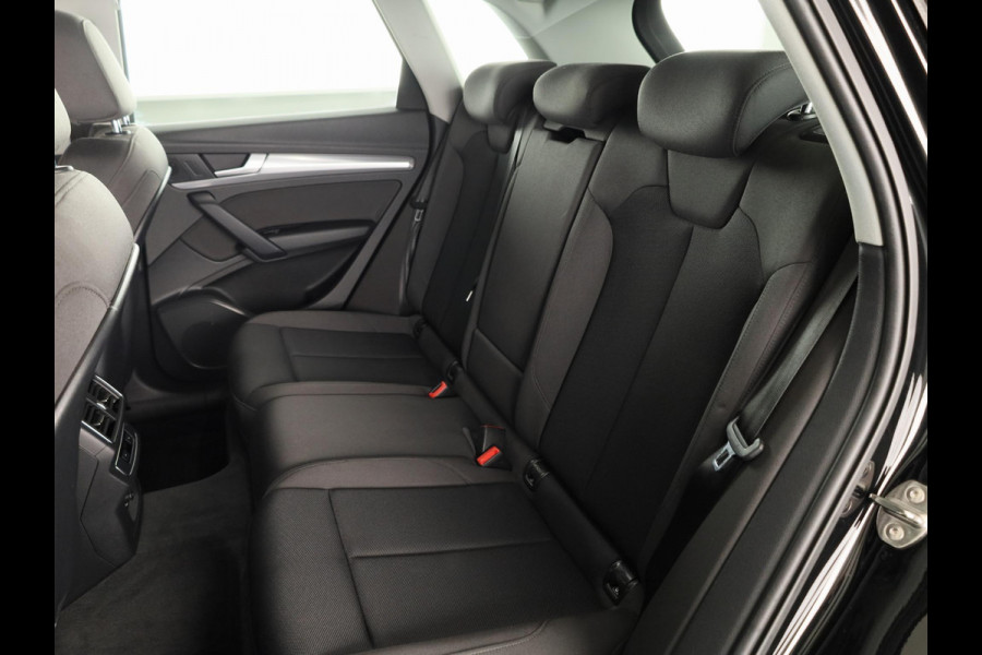 Audi Q5 45 TFSI quattro S edition 245pk S-tronic | Navigatie | Parkeercamera | Sportstoelen | 18 inch Lichtmetalen velgen | Parkeersensoren voor en achter