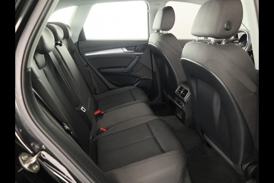 Audi Q5 45 TFSI quattro S edition 245pk S-tronic | Navigatie | Parkeercamera | Sportstoelen | 18 inch Lichtmetalen velgen | Parkeersensoren voor en achter