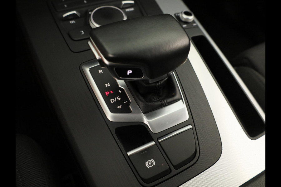 Audi Q5 45 TFSI quattro S edition 245pk S-tronic | Navigatie | Parkeercamera | Sportstoelen | 18 inch Lichtmetalen velgen | Parkeersensoren voor en achter