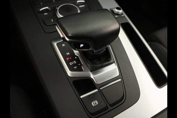Audi Q5 45 TFSI quattro S edition 245pk S-tronic | Navigatie | Parkeercamera | Sportstoelen | 18 inch Lichtmetalen velgen | Parkeersensoren voor en achter