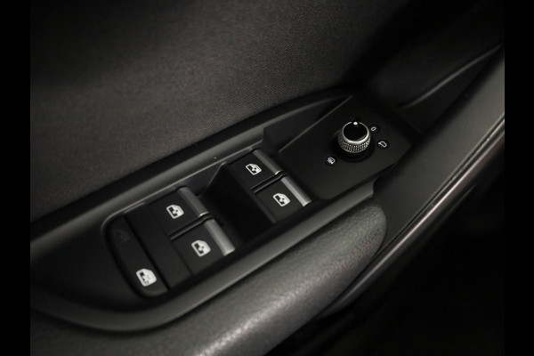 Audi Q5 45 TFSI quattro S edition 245pk S-tronic | Navigatie | Parkeercamera | Sportstoelen | 18 inch Lichtmetalen velgen | Parkeersensoren voor en achter