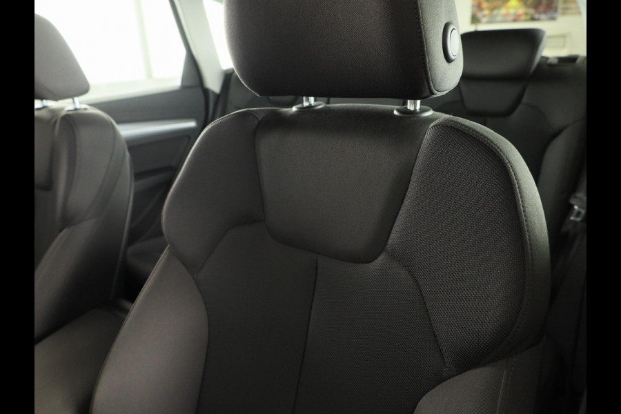 Audi Q5 45 TFSI quattro S edition 245pk S-tronic | Navigatie | Parkeercamera | Sportstoelen | 18 inch Lichtmetalen velgen | Parkeersensoren voor en achter