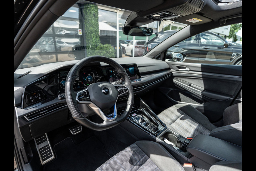 Volkswagen Golf 1.4 eHybrid 245PK GTE | Matrix | Pano | Camera | Trekhaak