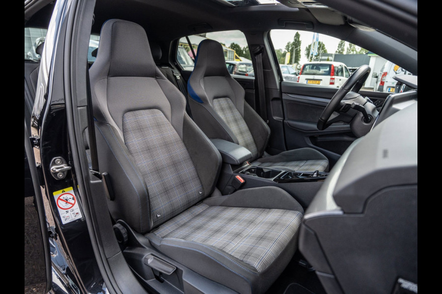 Volkswagen Golf 1.4 eHybrid 245PK GTE | Matrix | Pano | Camera | Trekhaak