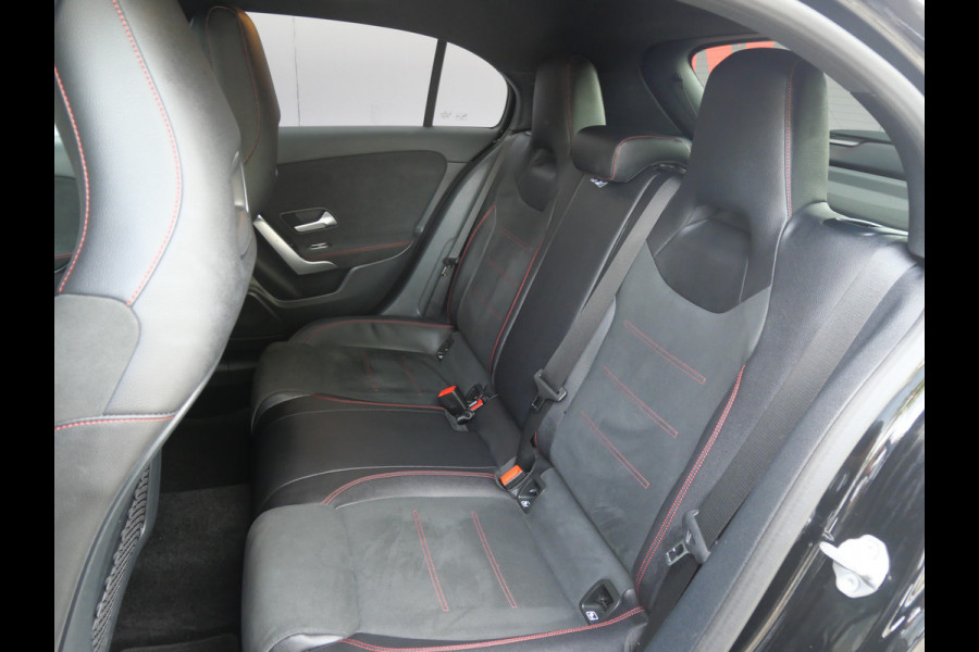 Mercedes-Benz A-Klasse 250 AMG NIGHT EDITION | AUTOMAAT | CAMERA | DIAMOND GRILL | 224 PK!!