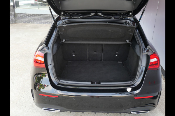 Mercedes-Benz A-Klasse 250 AMG NIGHT EDITION | AUTOMAAT | CAMERA | DIAMOND GRILL | 224 PK!!