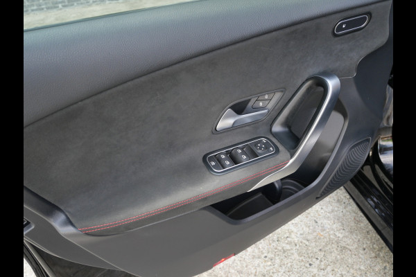Mercedes-Benz A-Klasse 250 AMG NIGHT EDITION | AUTOMAAT | CAMERA | DIAMOND GRILL | 224 PK!!