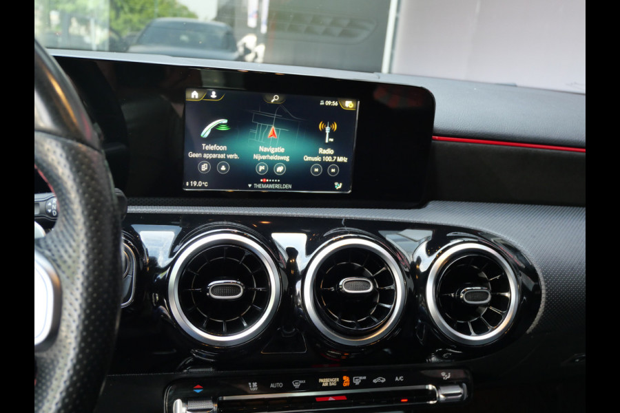 Mercedes-Benz A-Klasse 250 AMG NIGHT EDITION | AUTOMAAT | CAMERA | DIAMOND GRILL | 224 PK!!