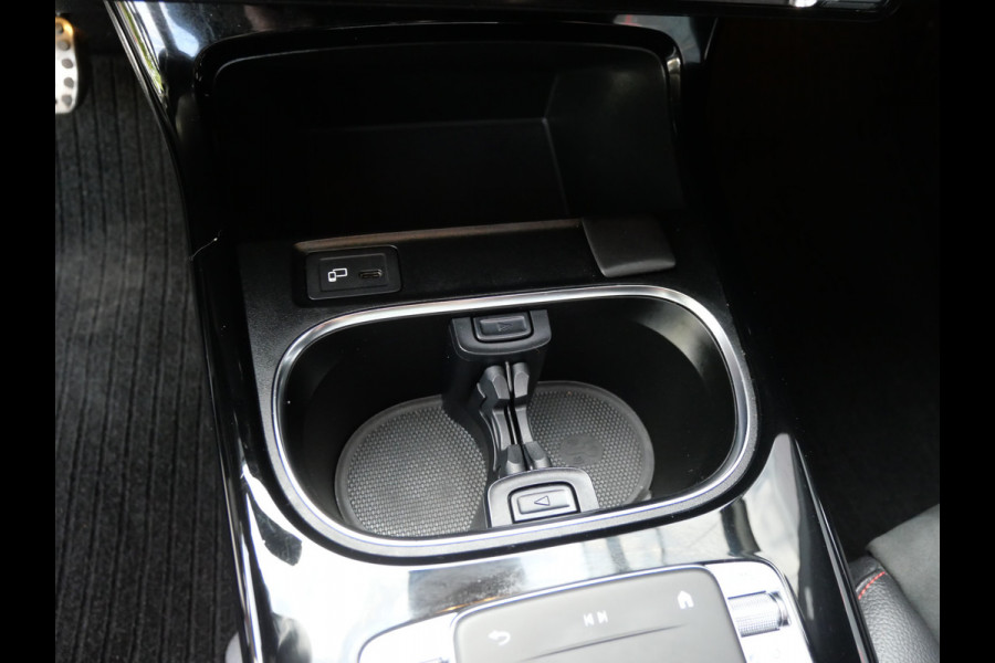 Mercedes-Benz A-Klasse 250 AMG NIGHT EDITION | AUTOMAAT | CAMERA | DIAMOND GRILL | 224 PK!!