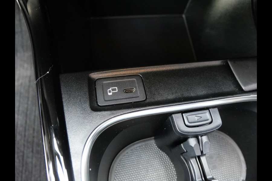 Mercedes-Benz A-Klasse 250 AMG NIGHT EDITION | AUTOMAAT | CAMERA | DIAMOND GRILL | 224 PK!!