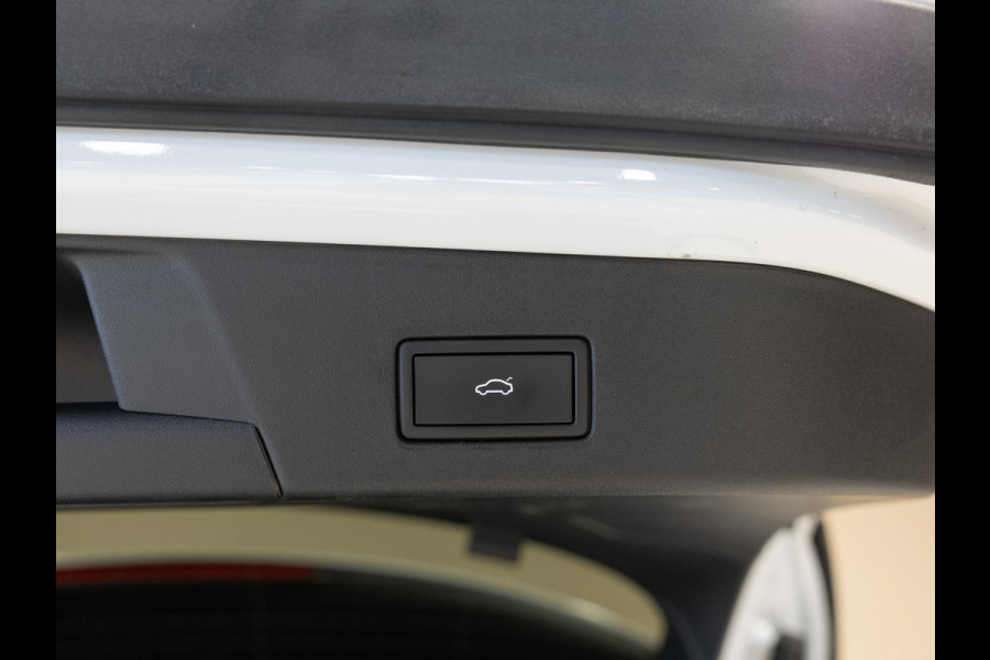 Volkswagen ID.4 Pro 77 kWh / 204pk / Panorama dak / Trekhaak / Head-up display /