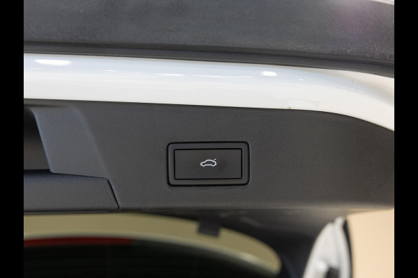 Volkswagen ID.4 Pro 77 kWh / 204pk / Panorama dak / Trekhaak / Head-up display /