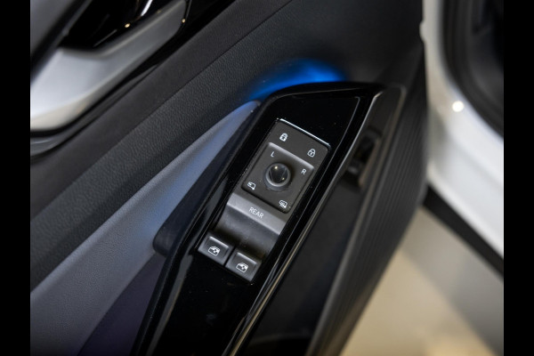 Volkswagen ID.4 Pro 77 kWh / 204pk / Panorama dak / Trekhaak / Head-up display /