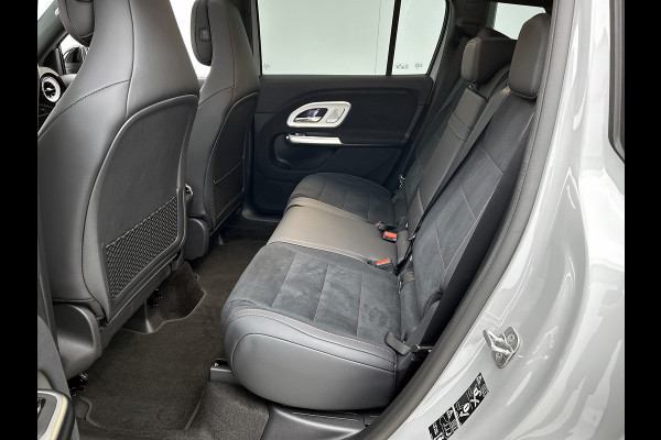 Mercedes-Benz Glb 200 Business Solution AMG 7p. 58 kWh | Premium Plus pakket | Winterpakket | Nightpakket | Parkeerpakket | Trekhaak | Sportstoelen | GUARD 360° | Vast panoramadak | Burmester® 3D surround sound system | 19” vijfspaaks AMG-velgen |