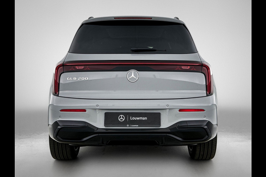 Mercedes-Benz Glb 200 Business Solution AMG 7p. 58 kWh | Premium Plus pakket | Winterpakket | Nightpakket | Parkeerpakket | Trekhaak | Sportstoelen | GUARD 360° | Vast panoramadak | Burmester® 3D surround sound system | 19” vijfspaaks AMG-velgen |