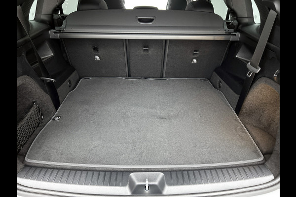 Mercedes-Benz Glb 200 Business Solution AMG 7p. 58 kWh | Premium Plus pakket | Winterpakket | Nightpakket | Parkeerpakket | Trekhaak | Sportstoelen | GUARD 360° | Vast panoramadak | Burmester® 3D surround sound system | 19” vijfspaaks AMG-velgen |