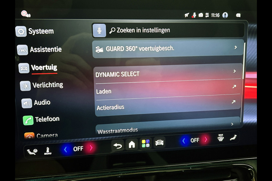 Mercedes-Benz Glb 200 Business Solution AMG 7p. 58 kWh | Premium Plus pakket | Winterpakket | Nightpakket | Parkeerpakket | Trekhaak | Sportstoelen | GUARD 360° | Vast panoramadak | Burmester® 3D surround sound system | 19” vijfspaaks AMG-velgen |