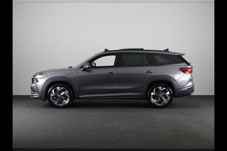 Škoda Kodiaq 1.5 TSI PHEV Sportline Business 204 pk Automaat (DSG) | Verlengde garantie | Panoramadak | Trekhaak (wegklapbaar) | Parkeersensoren | Achteruitrijcamera | Stoelverwarming v/a |