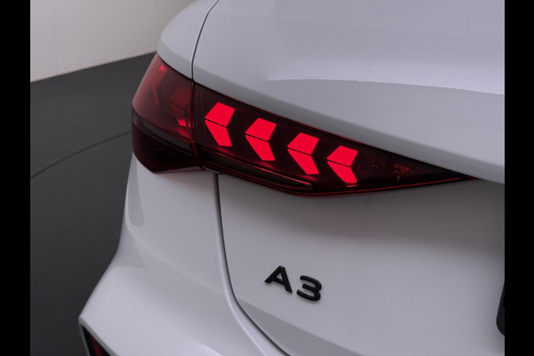Audi A3 Sportback 45 TFSI e S edition Competition 272pk PHEV| 8.000KM!  | VAN: 44.900,- VOOR: 42.877,- | INCL. BTW | 143km RANGE WLTP!! | ADD. CRUISE | PANORAMADAK | FABRIEKSGARANTIE t/m 04-2027| MEGA COMPLETE AUTO| S-LINE BINNEN + BUITEN| LEDER|