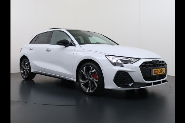 Audi A3 Sportback 45 TFSI e S edition Competition 272pk PHEV| 8.000KM!  | VAN: 44.900,- VOOR: 42.877,- | INCL. BTW | 143km RANGE WLTP!! | ADD. CRUISE | PANORAMADAK | FABRIEKSGARANTIE t/m 04-2027| MEGA COMPLETE AUTO| S-LINE BINNEN + BUITEN| LEDER|