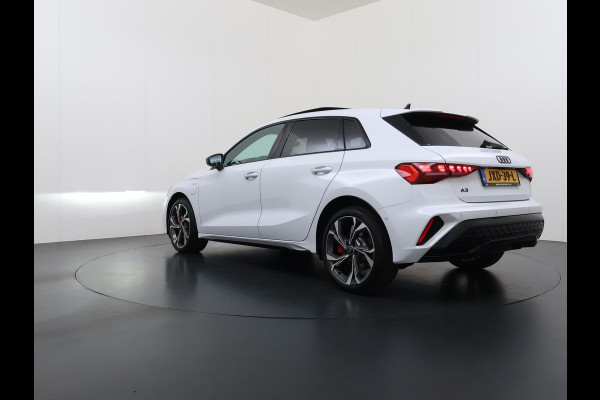 Audi A3 Sportback 45 TFSI e S edition Competition 272pk PHEV| 8.000KM!  | VAN: 44.900,- VOOR: 42.877,- | INCL. BTW | 143km RANGE WLTP!! | ADD. CRUISE | PANORAMADAK | FABRIEKSGARANTIE t/m 04-2027| MEGA COMPLETE AUTO| S-LINE BINNEN + BUITEN| LEDER|