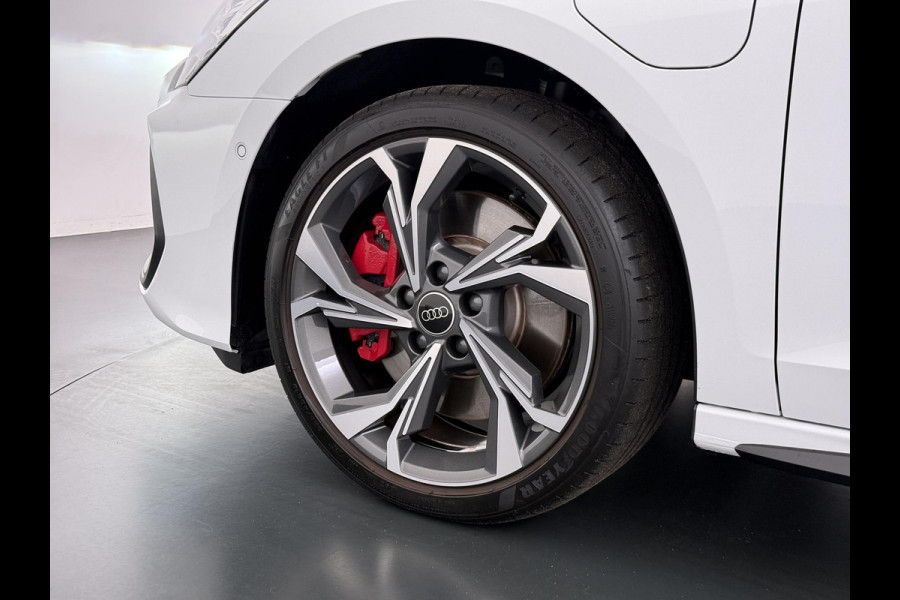 Audi A3 Sportback 45 TFSI e S edition Competition 272pk PHEV| 8.000KM!  | VAN: 44.900,- VOOR: 42.877,- | INCL. BTW | 143km RANGE WLTP!! | ADD. CRUISE | PANORAMADAK | FABRIEKSGARANTIE t/m 04-2027| MEGA COMPLETE AUTO| S-LINE BINNEN + BUITEN| LEDER|