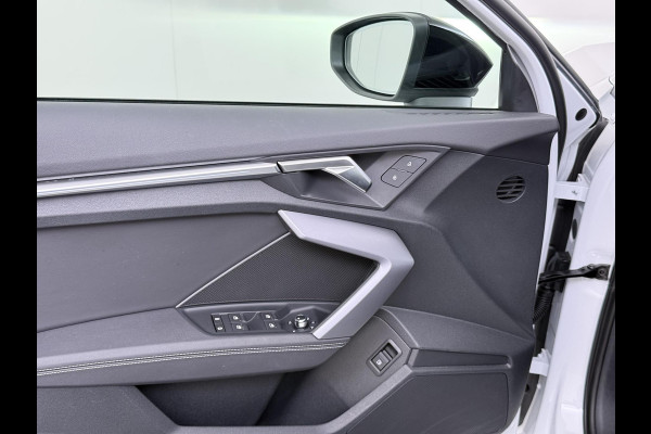 Audi A3 Sportback 45 TFSI e S edition Competition 272pk PHEV| 8.000KM!  | VAN: 44.900,- VOOR: 42.877,- | INCL. BTW | 143km RANGE WLTP!! | ADD. CRUISE | PANORAMADAK | FABRIEKSGARANTIE t/m 04-2027| MEGA COMPLETE AUTO| S-LINE BINNEN + BUITEN| LEDER|