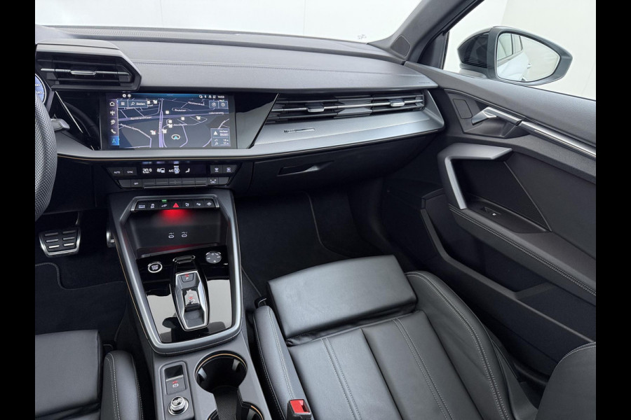 Audi A3 Sportback 45 TFSI e S edition Competition 272pk PHEV| 8.000KM!  | VAN: 44.900,- VOOR: 42.877,- | INCL. BTW | 143km RANGE WLTP!! | ADD. CRUISE | PANORAMADAK | FABRIEKSGARANTIE t/m 04-2027| MEGA COMPLETE AUTO| S-LINE BINNEN + BUITEN| LEDER|