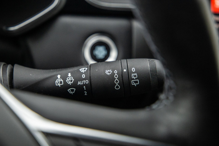 Renault Captur 1.6 E-Tech plug-in hybrid 160 iconic BLACK LINE / CRUISE CONTROLE / NAVI / CARPLAY
