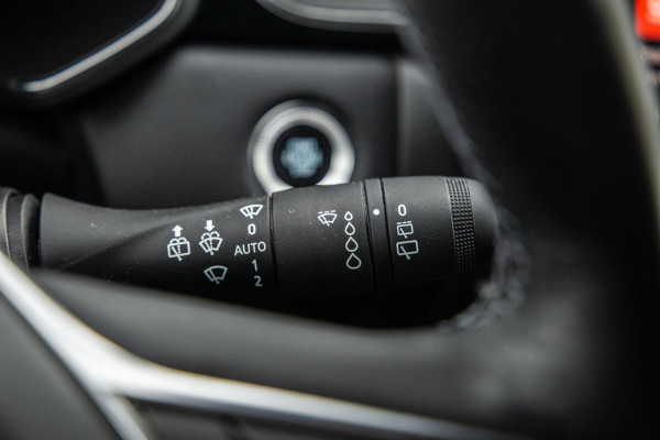 Renault Captur 1.6 E-Tech plug-in hybrid 160 iconic BLACK LINE / CRUISE CONTROLE / NAVI / CARPLAY