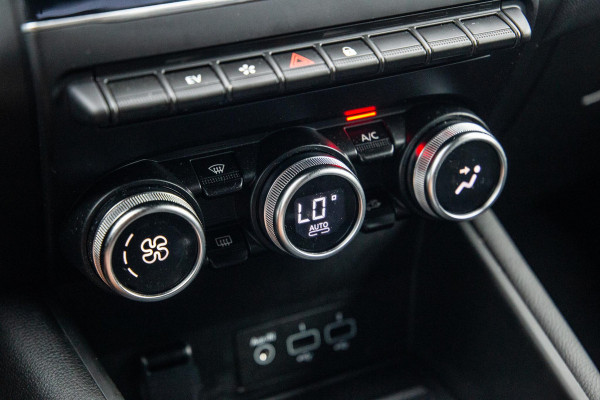 Renault Captur 1.6 E-Tech plug-in hybrid 160 iconic BLACK LINE / CRUISE CONTROLE / NAVI / CARPLAY