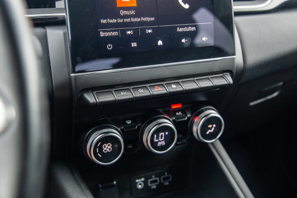 Renault Captur 1.6 E-Tech plug-in hybrid 160 iconic BLACK LINE / CRUISE CONTROLE / NAVI / CARPLAY