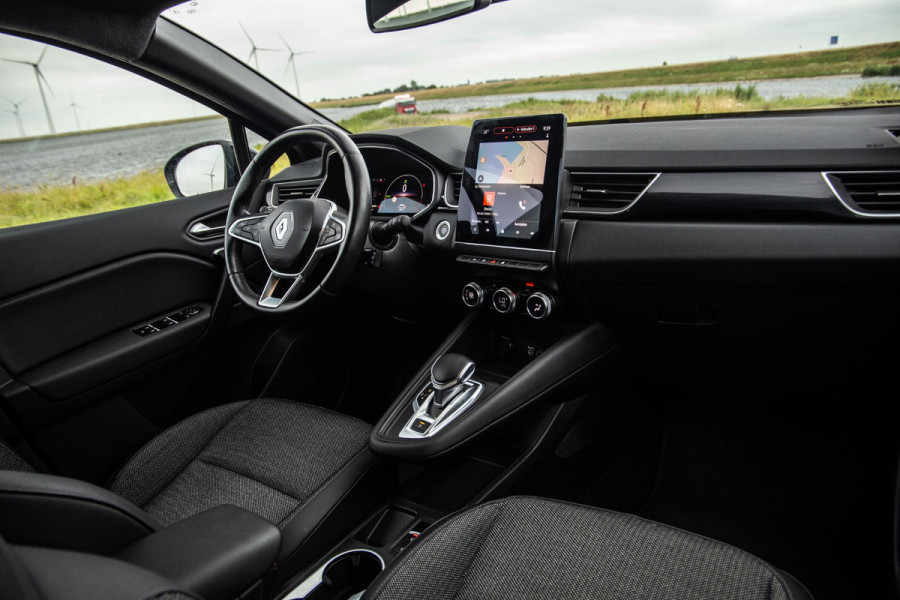 Renault Captur 1.6 E-Tech plug-in hybrid 160 iconic BLACK LINE / CRUISE CONTROLE / NAVI / CARPLAY