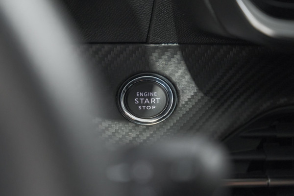 Peugeot 2008 1.2 Hybrid 145 GT | Camera | Apple Carplay | Parkeersensoren