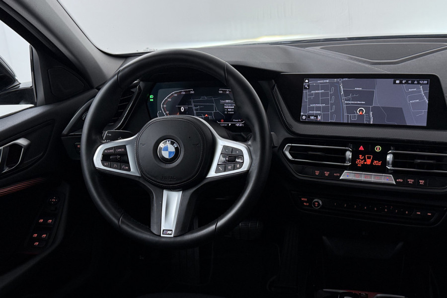 BMW 1-serie 118i High Executive (NAVIGATIE, SFEERVERLICHTING, CAMERA, SPORTSTOELEN, DEALER ONDERHOUDEN, 1e EIGENAAR)
