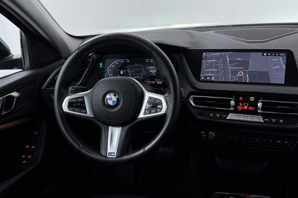 BMW 1-serie 118i High Executive (NAVIGATIE, SFEERVERLICHTING, CAMERA, SPORTSTOELEN, DEALER ONDERHOUDEN, 1e EIGENAAR)