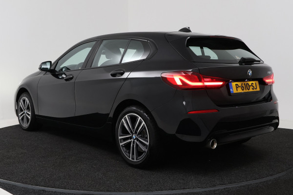 BMW 1-serie 118i High Executive (NAVIGATIE, SFEERVERLICHTING, CAMERA, SPORTSTOELEN, DEALER ONDERHOUDEN, 1e EIGENAAR)