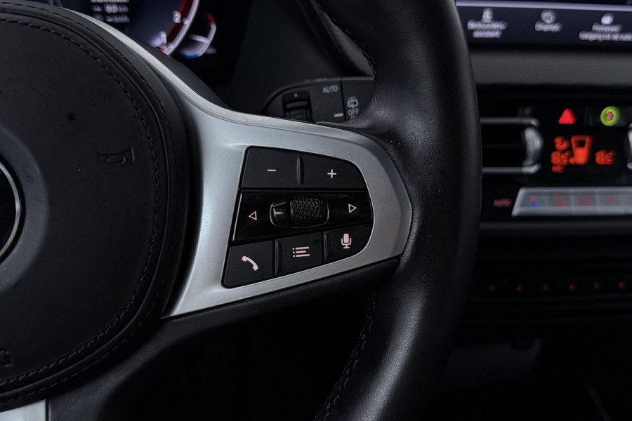 BMW 1-serie 118i High Executive (NAVIGATIE, SFEERVERLICHTING, CAMERA, SPORTSTOELEN, DEALER ONDERHOUDEN, 1e EIGENAAR)