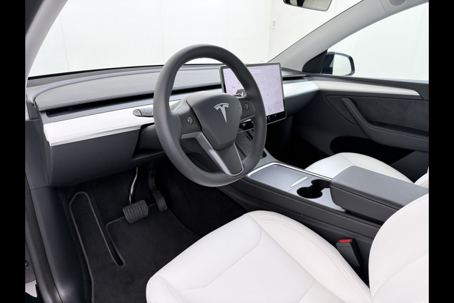 Tesla Model Y **RWD** Long Range 75kWh SOH 95% Lmv 20" Ivoor Leder Warmtepomp FSD-4 Computer Elek.Stoelen+Memory Panoramadak Navi Camera's Ecc Elek.Achterklep Privacy Glas Led AMD Ryzen™ Fabrieksgarantie tot 27-6-2028 Garantie op Accu en Motor tot 27-6-2032/192.000km 1e Eigenaar Origineel Nederlandse Auto