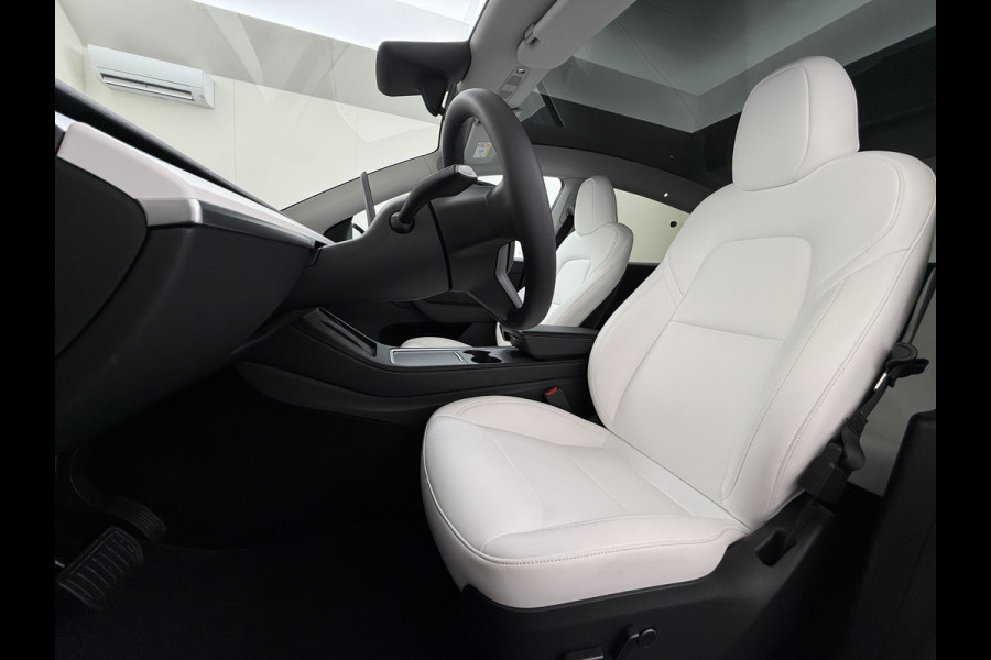 Tesla Model Y **RWD** Long Range 75kWh SOH 95% Lmv 20" Ivoor Leder Warmtepomp FSD-4 Computer Elek.Stoelen+Memory Panoramadak Navi Camera's Ecc Elek.Achterklep Privacy Glas Led AMD Ryzen™ Fabrieksgarantie tot 27-6-2028 Garantie op Accu en Motor tot 27-6-2032/192.000km 1e Eigenaar Origineel Nederlandse Auto