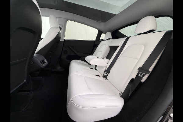 Tesla Model Y **RWD** Long Range 75kWh SOH 95% Lmv 20" Ivoor Leder Warmtepomp FSD-4 Computer Elek.Stoelen+Memory Panoramadak Navi Camera's Ecc Elek.Achterklep Privacy Glas Led AMD Ryzen™ Fabrieksgarantie tot 27-6-2028 Garantie op Accu en Motor tot 27-6-2032/192.000km 1e Eigenaar Origineel Nederlandse Auto