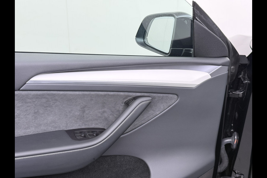 Tesla Model Y **RWD** Long Range 75kWh SOH 95% Lmv 20" Ivoor Leder Warmtepomp FSD-4 Computer Elek.Stoelen+Memory Panoramadak Navi Camera's Ecc Elek.Achterklep Privacy Glas Led AMD Ryzen™ Fabrieksgarantie tot 27-6-2028 Garantie op Accu en Motor tot 27-6-2032/192.000km 1e Eigenaar Origineel Nederlandse Auto