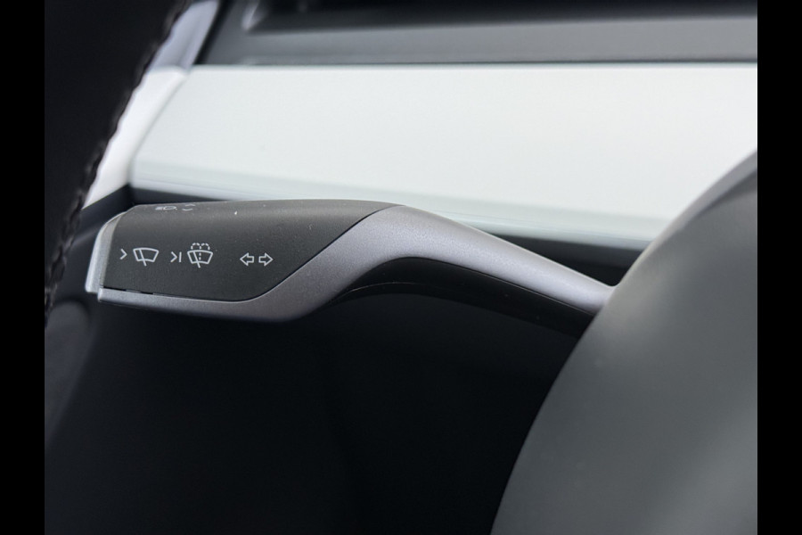 Tesla Model Y **RWD** Long Range 75kWh SOH 95% Lmv 20" Ivoor Leder Warmtepomp FSD-4 Computer Elek.Stoelen+Memory Panoramadak Navi Camera's Ecc Elek.Achterklep Privacy Glas Led AMD Ryzen™ Fabrieksgarantie tot 27-6-2028 Garantie op Accu en Motor tot 27-6-2032/192.000km 1e Eigenaar Origineel Nederlandse Auto